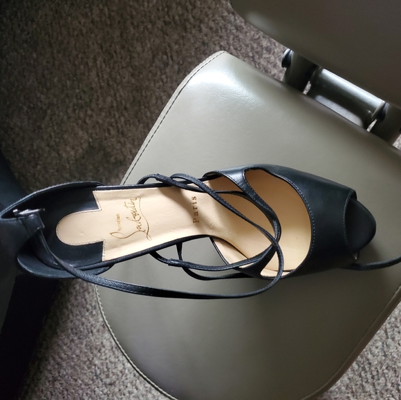 Women's Louboutin heels 👠 - Picture 2 of 6